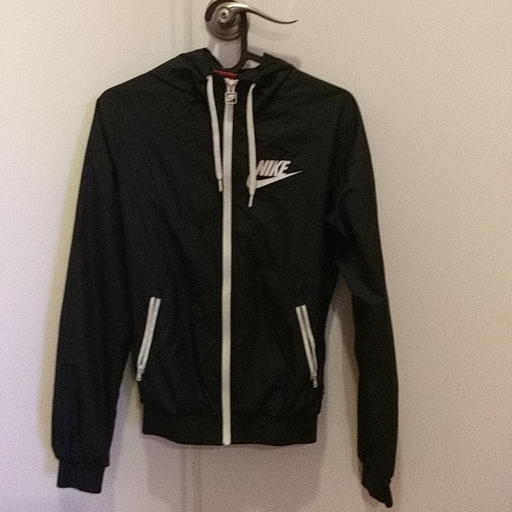 NIKE Women's Black Windrunner Jacket